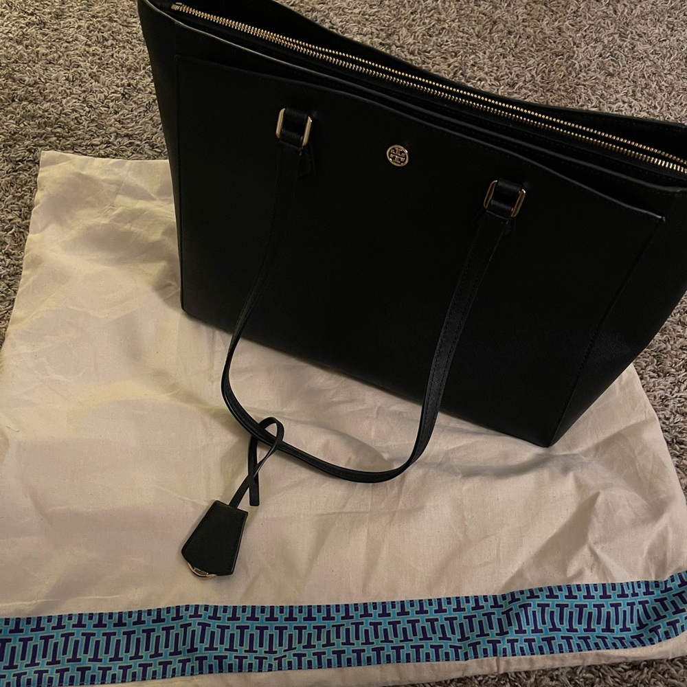 Tory Burch Robinson bag in black leather